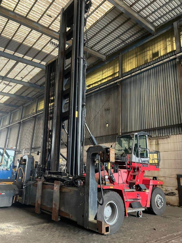 Kalmar DCF100-45E7 - Manipulador de contentor: foto 2 Kalmar DCF100-45E7 - Manipulador de contentor: foto 2