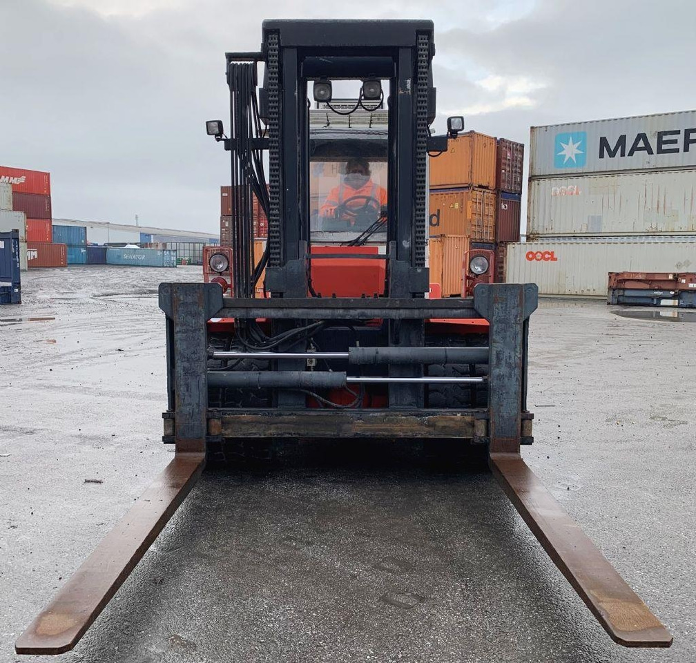 Svetruck 13,6-120-32 - Empilhadeira a diesel: foto 3 Svetruck 13,6-120-32 - Empilhadeira a diesel: foto 3