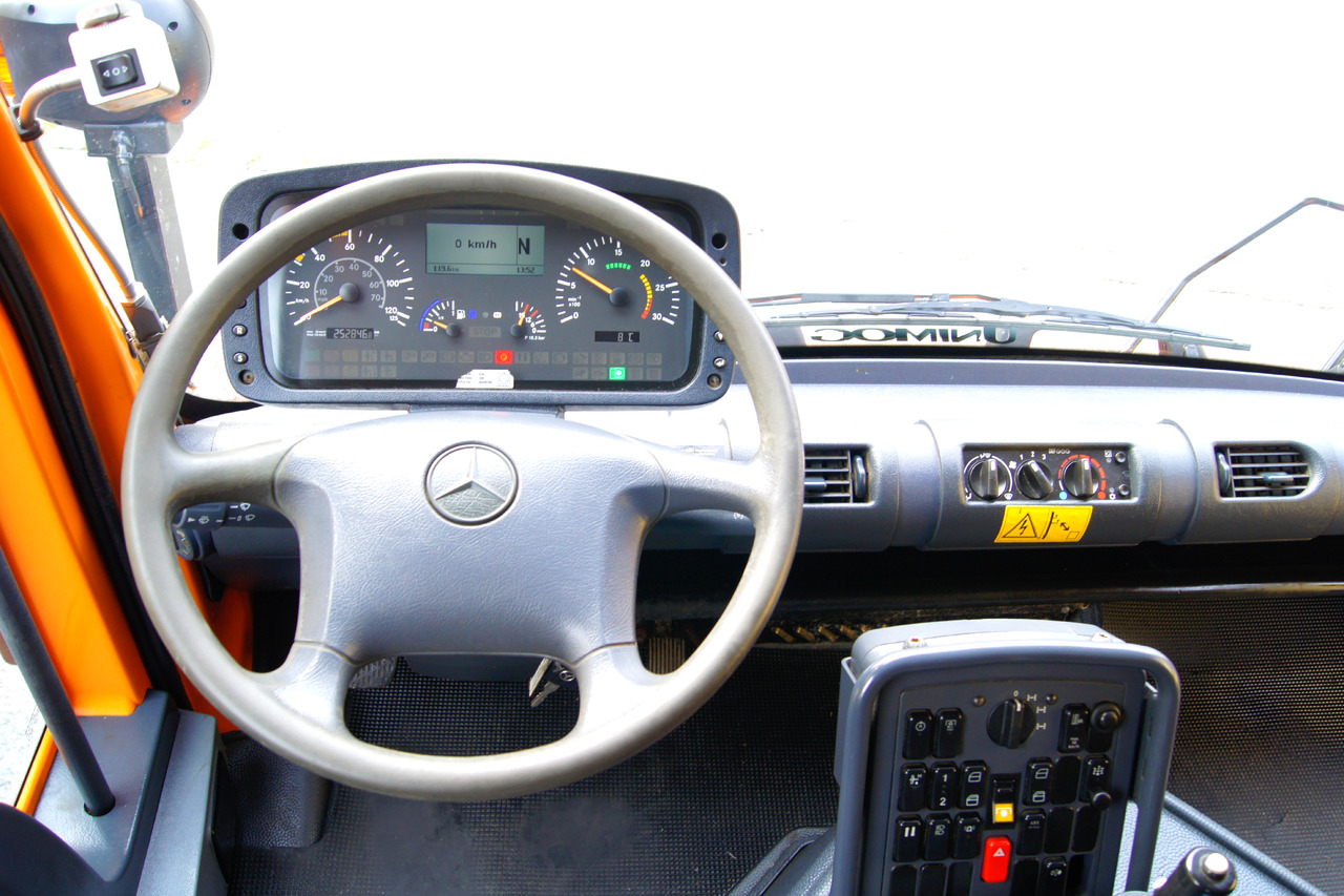 Fotografia de interior 2: Caminhão basculante UNIMOG Unimog U 400/TÜV/Hydrostat/Mähtür +MULAG MHU 800