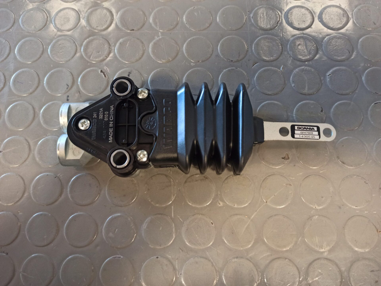 SCANIA CONTROL VALVE 1430545 - Cabine e interior de Caminhão: foto 1 SCANIA CONTROL VALVE 1430545 - Cabine e interior de Caminhão: foto 1