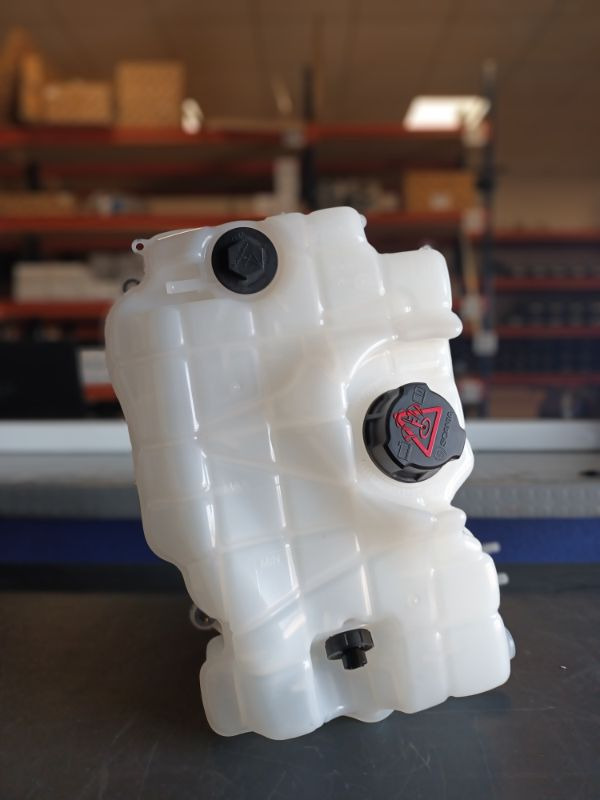 SCANIA EXPANSION TANK - 2545033 - Tanque de expansão de Caminhão: foto 1 SCANIA EXPANSION TANK - 2545033 - Tanque de expansão de Caminhão: foto 1