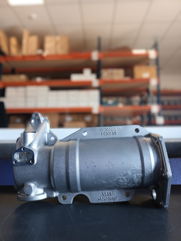 SCANIA OIL COOLER HOUSING - 1450158 - Radiador de óleo de Caminhão: foto 1 SCANIA OIL COOLER HOUSING - 1450158 - Radiador de óleo de Caminhão: foto 1
