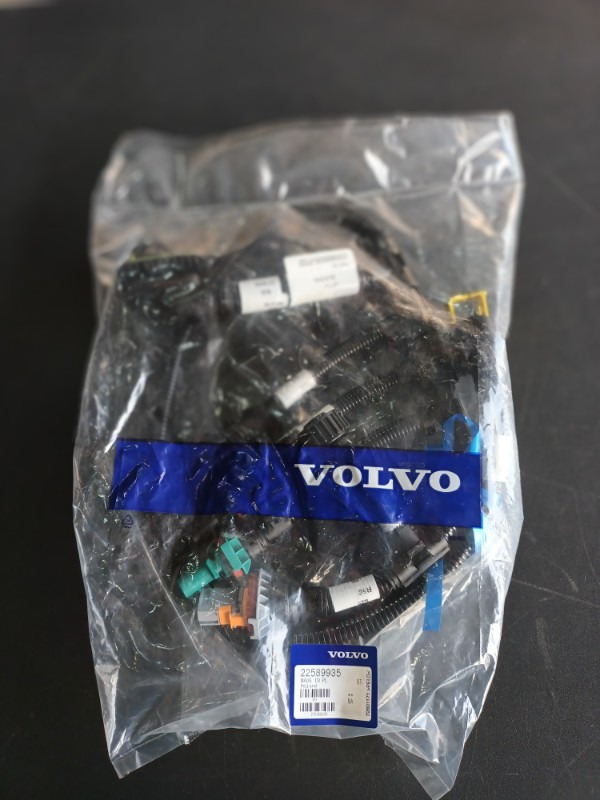 VOLVO WIRES - 22589935 - Cables/ Wire harness de Caminhão: foto 1 VOLVO WIRES - 22589935 - Cables/ Wire harness de Caminhão: foto 1