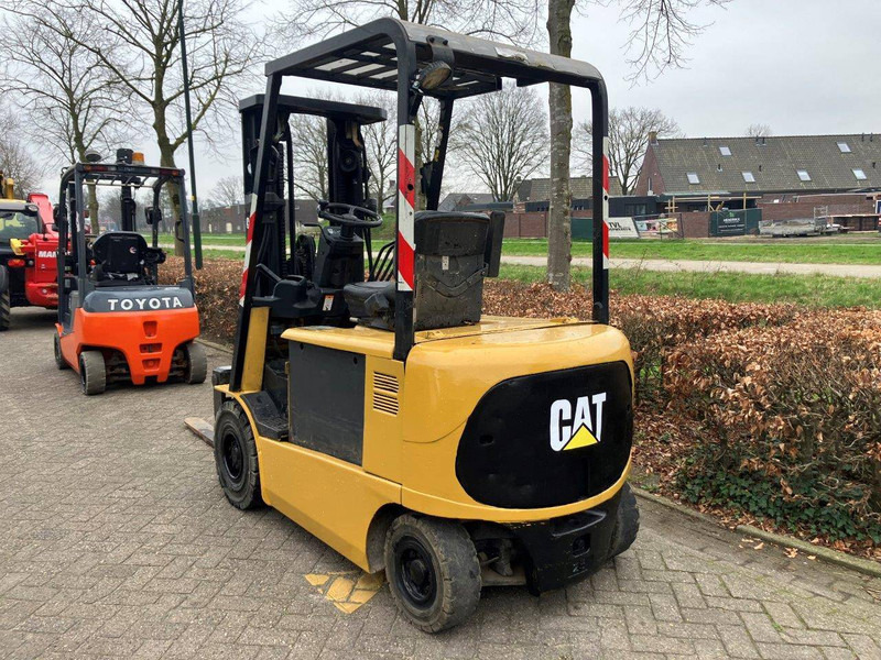 Caterpillar EP25K-PAC - Empilhadeira elétrica: foto 3 Caterpillar EP25K-PAC - Empilhadeira elétrica: foto 3