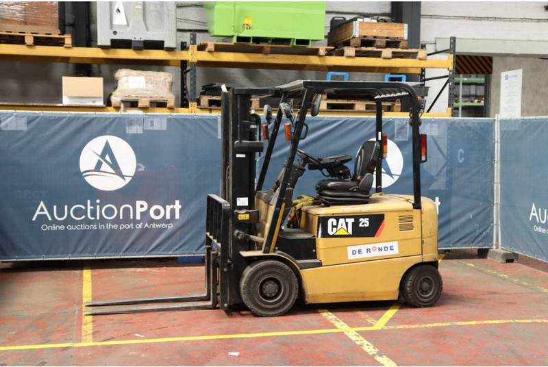 Caterpillar EP25K-PAC - Empilhadeira elétrica: foto 1 Caterpillar EP25K-PAC - Empilhadeira elétrica: foto 1