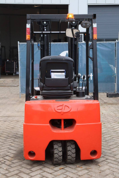 EP Equipment CPD15TVL - Empilhadeira elétrica: foto 5 EP Equipment CPD15TVL - Empilhadeira elétrica: foto 5