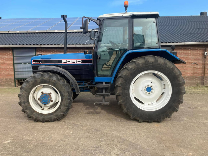Ford 8340 - Trator: foto 2 Ford 8340 - Trator: foto 2