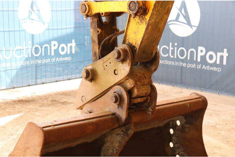 Escavadora de rastos JCB JS131LC: foto 13