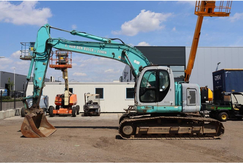 Kobelco SK235SR - Escavadora de rastos: foto 2 Kobelco SK235SR - Escavadora de rastos: foto 2