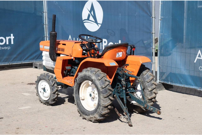 Kubota B1400 - Trator: foto 3 Kubota B1400 - Trator: foto 3