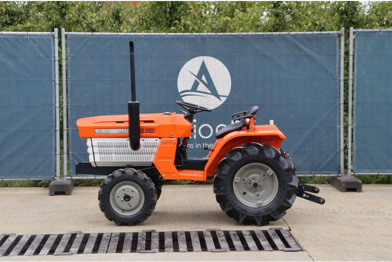 Kubota B1400DT - Trator: foto 2 Kubota B1400DT - Trator: foto 2