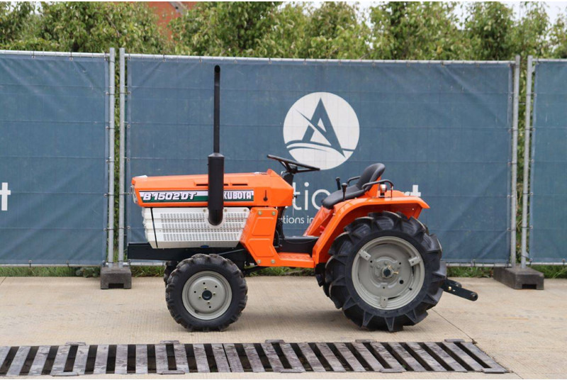 Kubota B1502DT - Trator: foto 1 Kubota B1502DT - Trator: foto 1