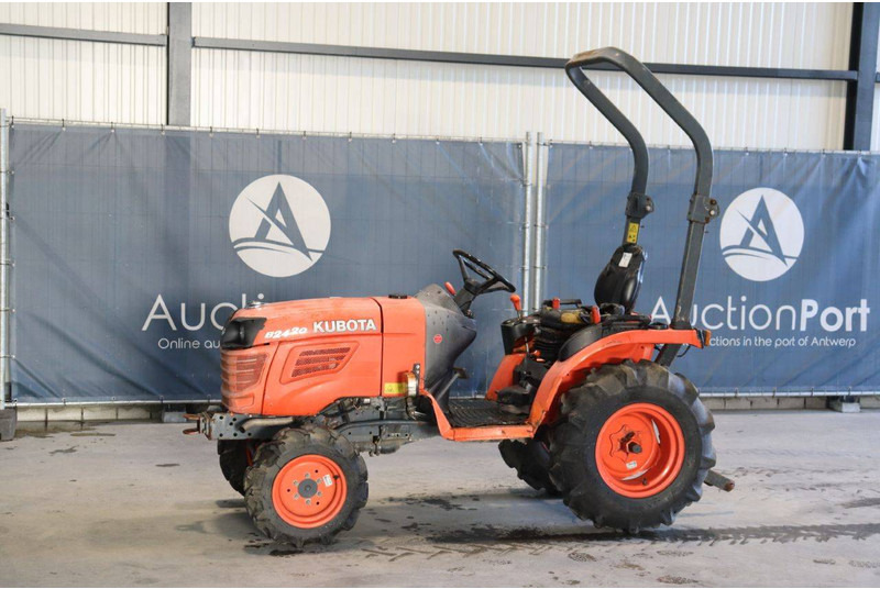 Kubota B2420 - Trator: foto 1 Kubota B2420 - Trator: foto 1