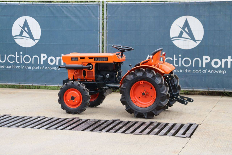 Kubota B7001DT - Trator: foto 3 Kubota B7001DT - Trator: foto 3