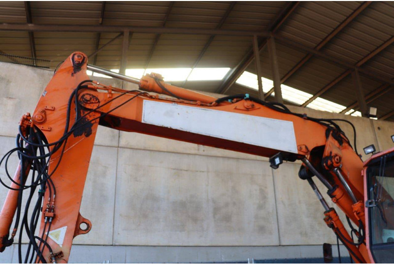 Escavadeira de rodas Liebherr A316: foto 13