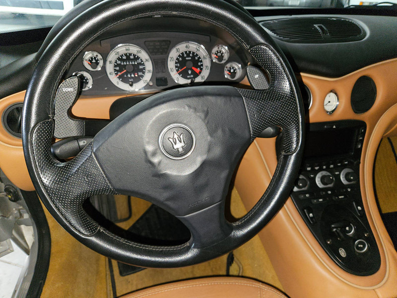 Automóvel Maserati Spyder Cambiocorsa: foto 18 Automóvel Maserati Spyder Cambiocorsa: foto 18