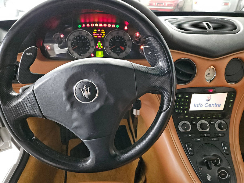 Automóvel Maserati Spyder Cambiocorsa: foto 20 Automóvel Maserati Spyder Cambiocorsa: foto 20