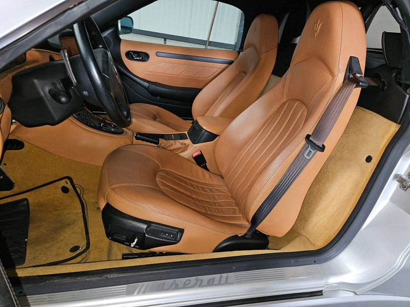 Automóvel Maserati Spyder Cambiocorsa: foto 12 Automóvel Maserati Spyder Cambiocorsa: foto 12