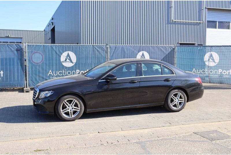 Mercedes-Benz E-Klasse 200 D - Sedã: foto 1 Mercedes-Benz E-Klasse 200 D - Sedã: foto 1