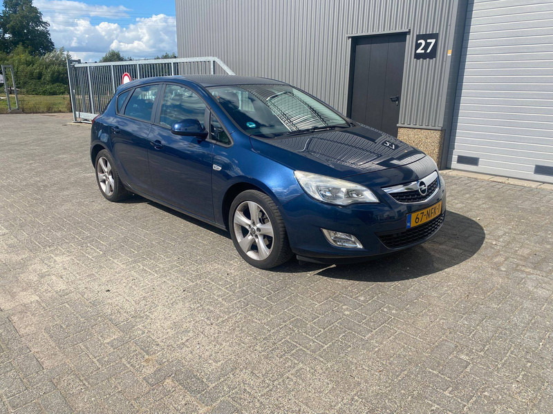 Opel Astra 1.6 - Sedã: foto 5 Opel Astra 1.6 - Sedã: foto 5