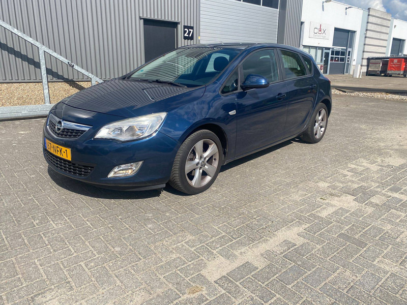 Opel Astra 1.6 - Sedã: foto 1 Opel Astra 1.6 - Sedã: foto 1