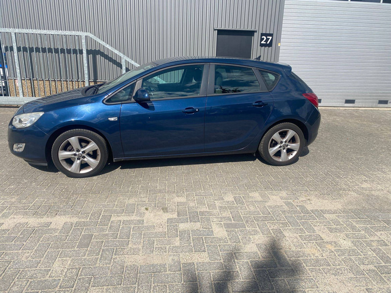 Opel Astra 1.6 - Sedã: foto 2 Opel Astra 1.6 - Sedã: foto 2