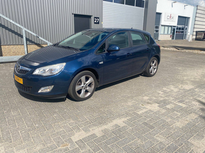 Opel Astra 1.6 - Sedã: foto 3 Opel Astra 1.6 - Sedã: foto 3