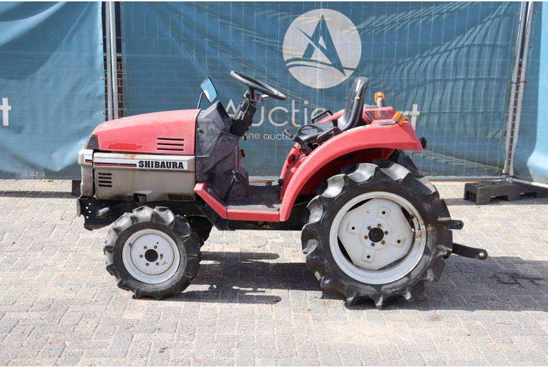 Shibaura STIGER 65F - Trator: foto 2 Shibaura STIGER 65F - Trator: foto 2