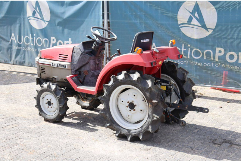 Shibaura STIGER 65F - Trator: foto 3 Shibaura STIGER 65F - Trator: foto 3