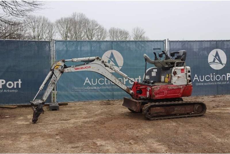 Takeuchi TB215R - Mini escavadeira: foto 1 Takeuchi TB215R - Mini escavadeira: foto 1