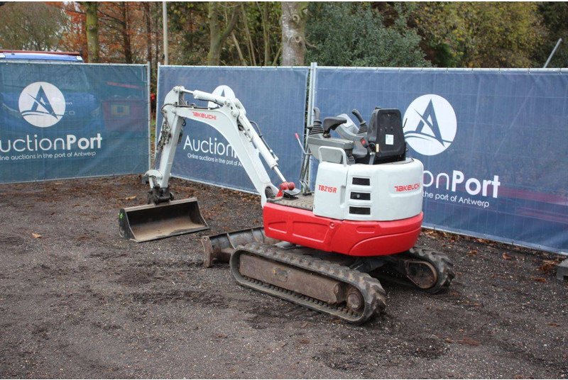 Takeuchi TB215R - Mini escavadeira: foto 3 Takeuchi TB215R - Mini escavadeira: foto 3