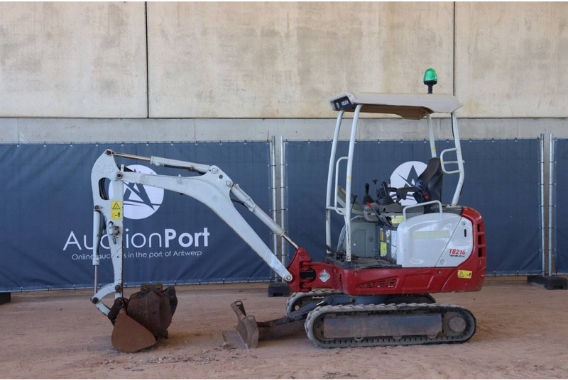 Takeuchi TB216 - Mini escavadeira: foto 1 Takeuchi TB216 - Mini escavadeira: foto 1