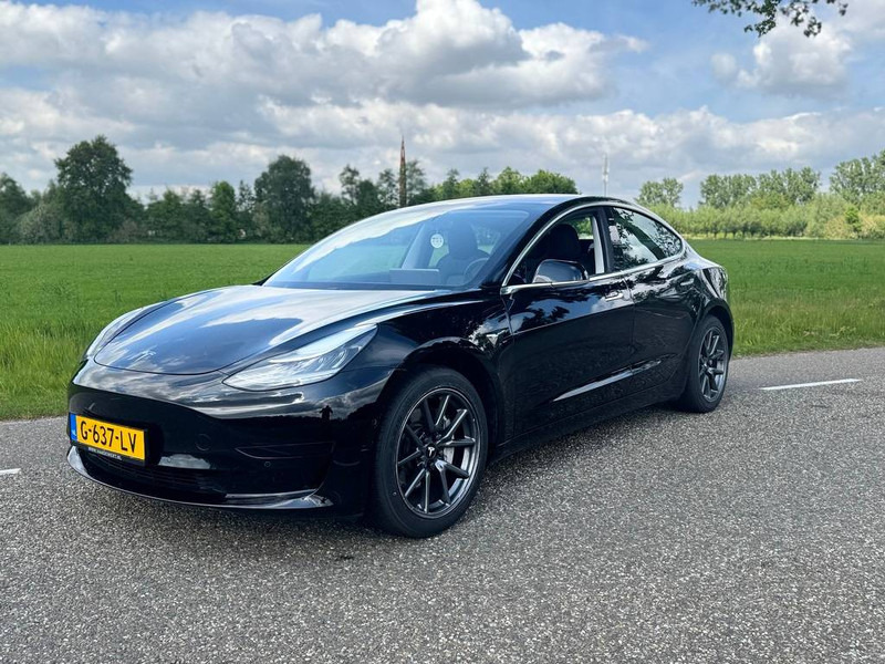 Tesla Model 3 - Sedã: foto 1 Tesla Model 3 - Sedã: foto 1