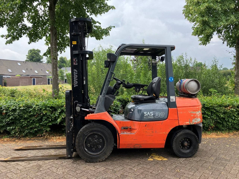 Toyota 02-7FGF30 - Empilhadeira a gás: foto 2 Toyota 02-7FGF30 - Empilhadeira a gás: foto 2