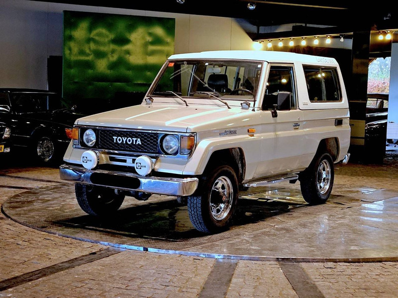 Toyota Land Cruiser 2.0 Turbo-D - Sedã: foto 1 Toyota Land Cruiser 2.0 Turbo-D - Sedã: foto 1