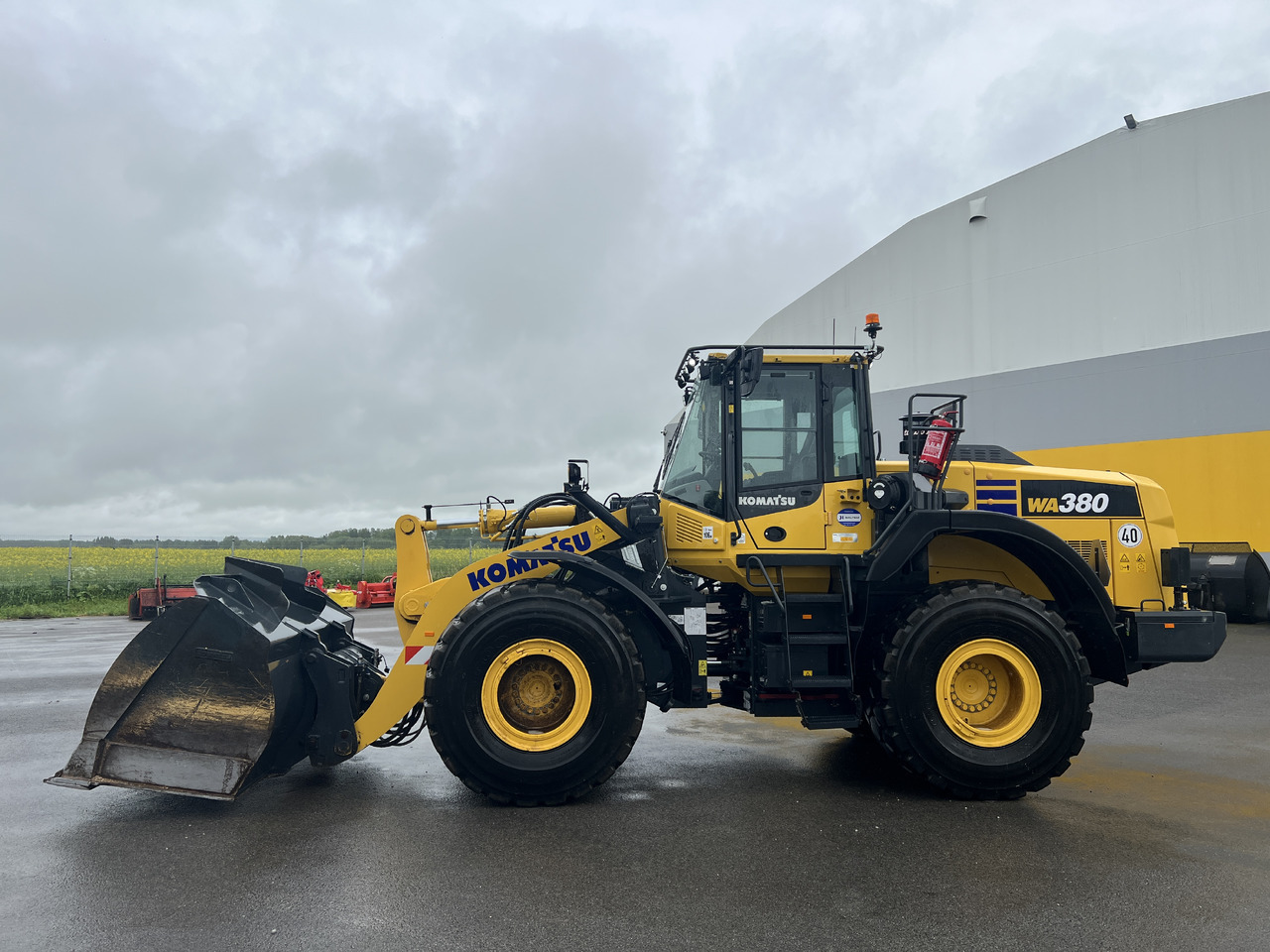 KOMATSU WA 380-8E0 - Carregadeira de rodas: foto 2 KOMATSU WA 380-8E0 - Carregadeira de rodas: foto 2