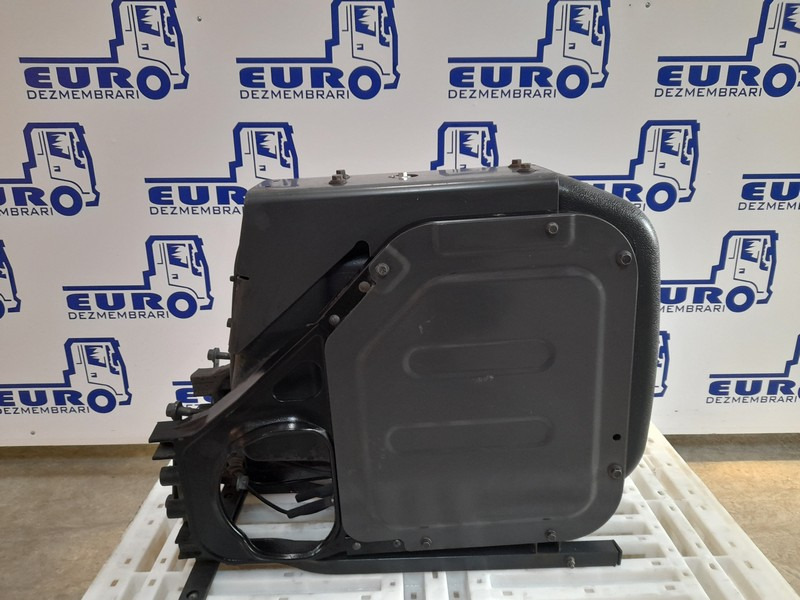 REZERVOR ADBLUE VOLVO 21143667 - Tanque para AdBlue de Caminhão: foto 1 REZERVOR ADBLUE VOLVO 21143667 - Tanque para AdBlue de Caminhão: foto 1