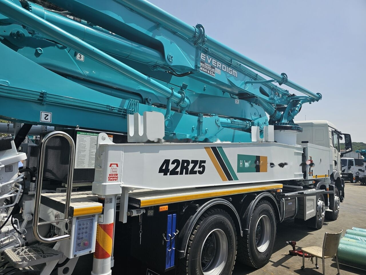 Mercedes-Benz New Everdigm ECP 42 CX 5 ECP 42 CX5 on chassis - Autobomba de betão: foto 3 Mercedes-Benz New Everdigm ECP 42 CX 5 ECP 42 CX5 on chassis - Autobomba de betão: foto 3