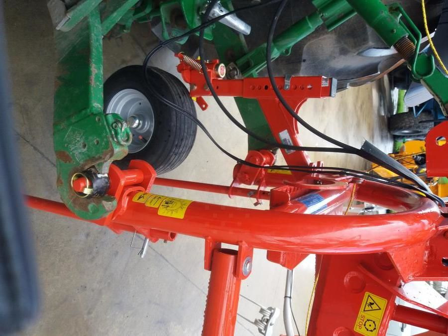 Pöttinger HIT8.81 - Ancinho enleirador: foto 3 Pöttinger HIT8.81 - Ancinho enleirador: foto 3