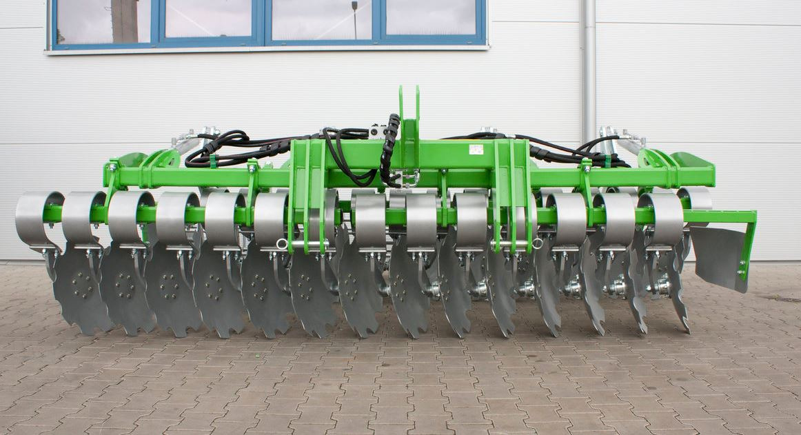 BOMET Brony talerzowe 3m / Kurzscheibeneggen/ Compact disc harrows/ Навесные дисковые компактные бороны - Grades de discos: foto 1 BOMET Brony talerzowe 3m / Kurzscheibeneggen/ Compact disc harrows/ Навесные дисковые компактные бороны - Grades de discos: foto 1