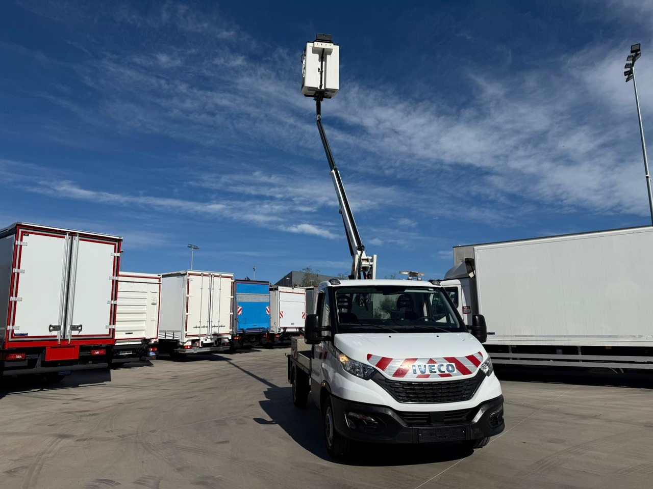 IVECO 35S14 Daily E6 (Basket) - Caminhão com plataforma aérea: foto 4 IVECO 35S14 Daily E6 (Basket) - Caminhão com plataforma aérea: foto 4