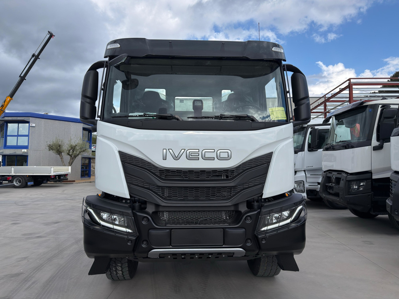 IVECO AD380T46 6x4 E6 (Chassis) - Caminhão chassi: foto 3 IVECO AD380T46 6x4 E6 (Chassis) - Caminhão chassi: foto 3
