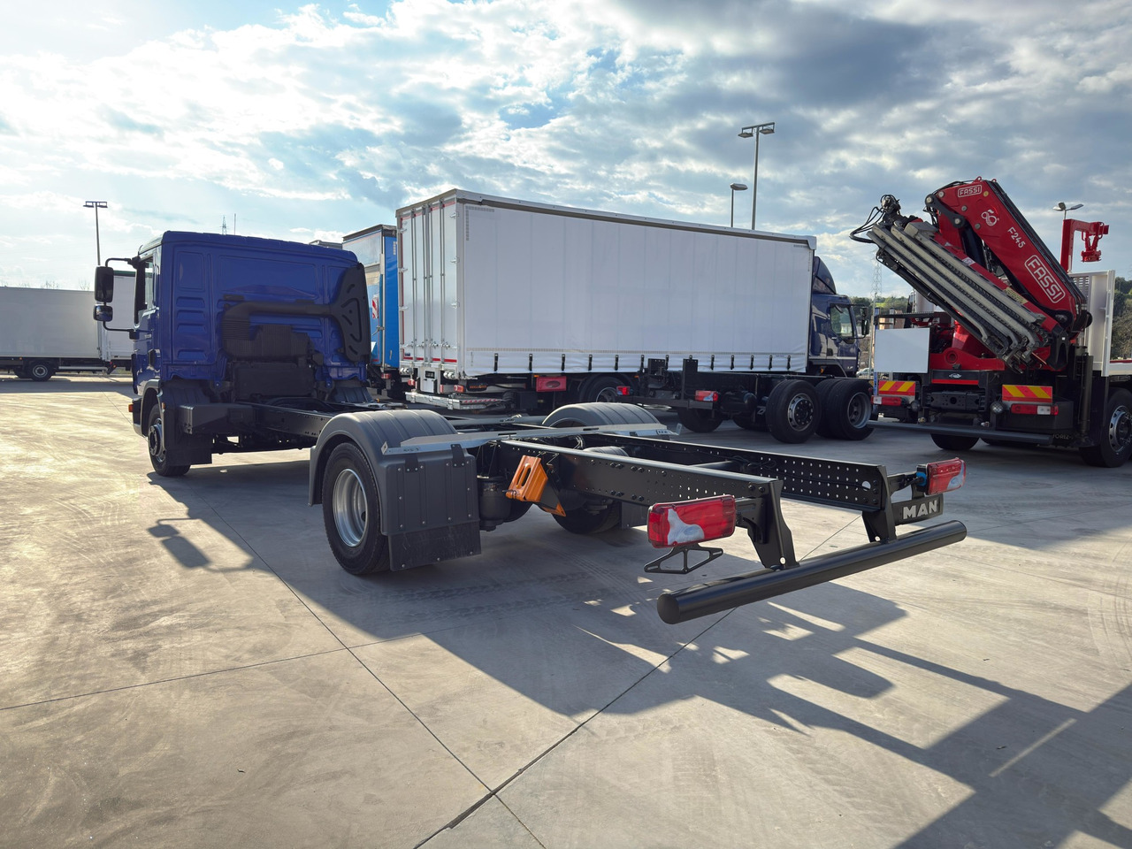 MAN 12.190 BL TGL E6 (Chassis) - Caminhão chassi: foto 3 MAN 12.190 BL TGL E6 (Chassis) - Caminhão chassi: foto 3