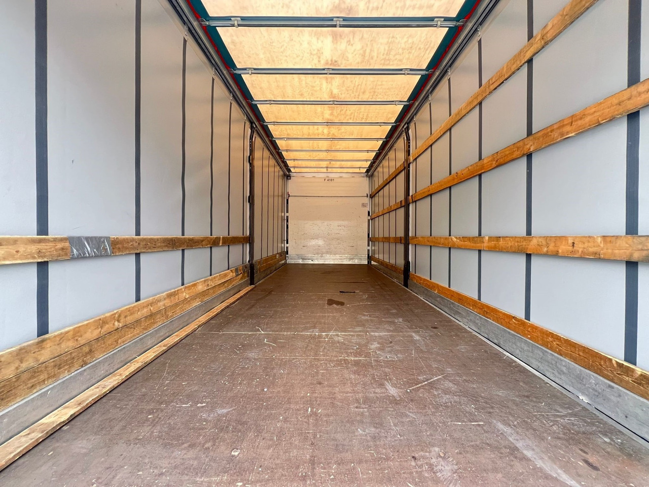 Caminhão com lona MERCEDES BENZ 13.30L Atego E6 (Tauliner): foto 10