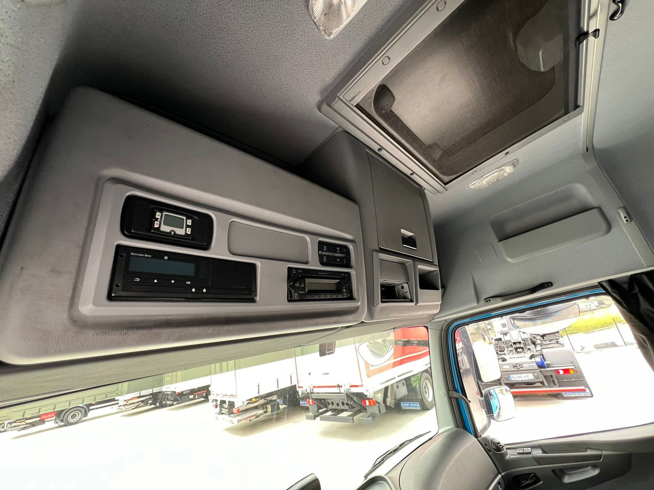 Caminhão com lona MERCEDES BENZ 13.30L Atego E6 (Tauliner): foto 7