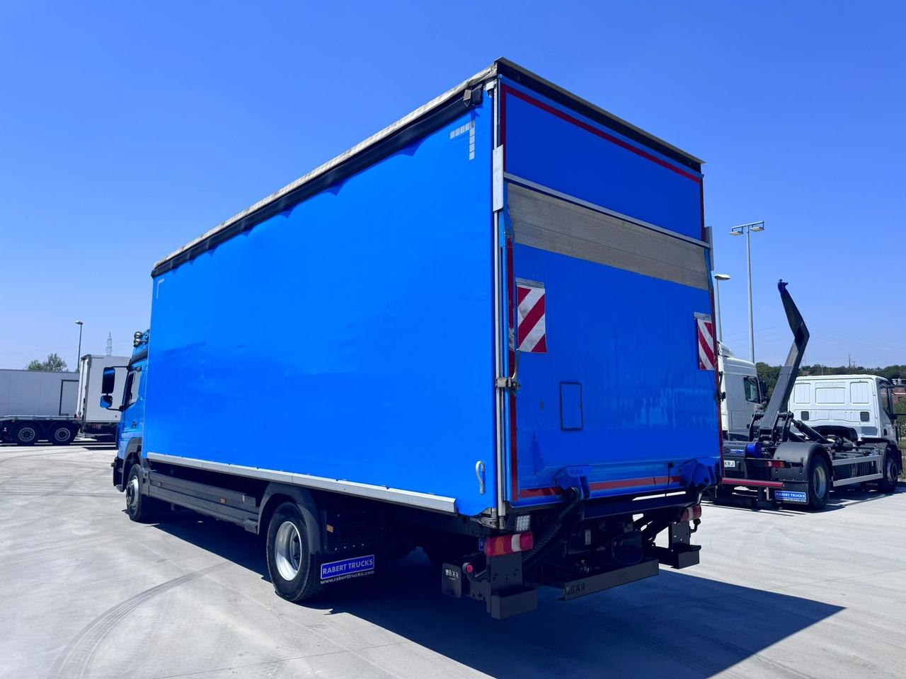 MERCEDES BENZ 13.30L Atego E6 (Tauliner) - Caminhão com lona: foto 3 MERCEDES BENZ 13.30L Atego E6 (Tauliner) - Caminhão com lona: foto 3