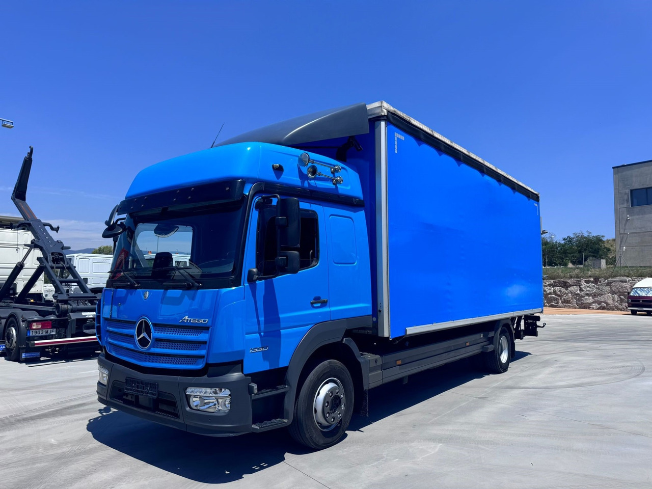 MERCEDES BENZ 13.30L Atego E6 (Tauliner) - Caminhão com lona: foto 1 MERCEDES BENZ 13.30L Atego E6 (Tauliner) - Caminhão com lona: foto 1