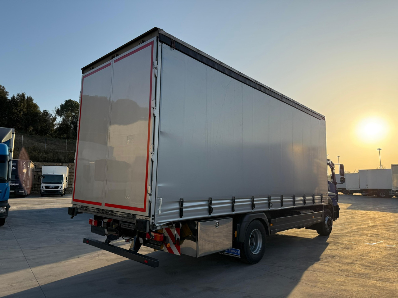 MERCEDES BENZ 16.30L Atego E6 (Tauliner) - Caminhão com lona: foto 3 MERCEDES BENZ 16.30L Atego E6 (Tauliner) - Caminhão com lona: foto 3