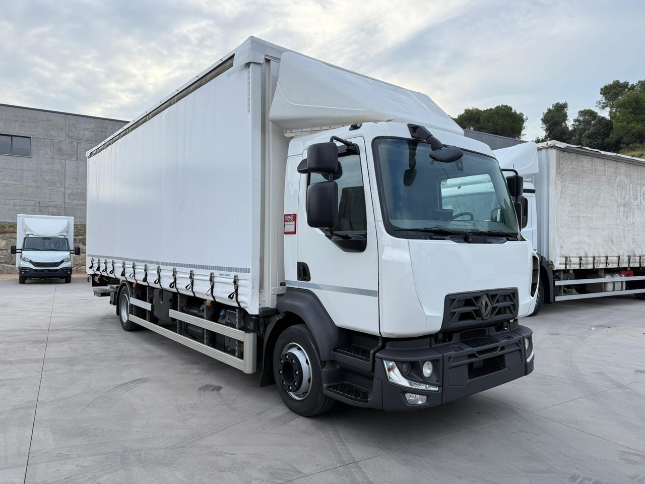 RENAULT D12.240 E6 (Tauliner) - Caminhão com lona: foto 2 RENAULT D12.240 E6 (Tauliner) - Caminhão com lona: foto 2