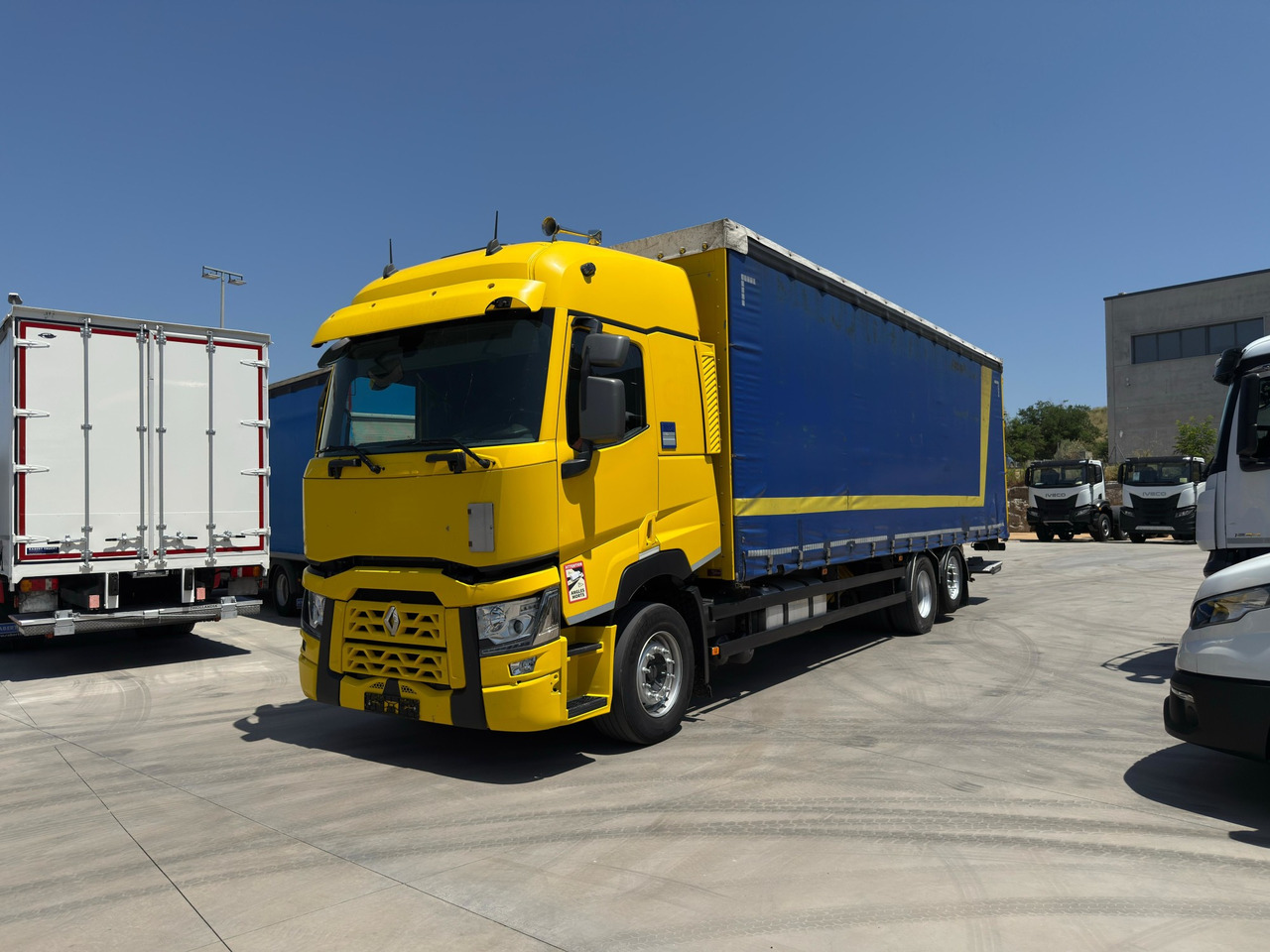 RENAULT T430 E6 (Tauliner) - Caminhão com lona: foto 1 RENAULT T430 E6 (Tauliner) - Caminhão com lona: foto 1